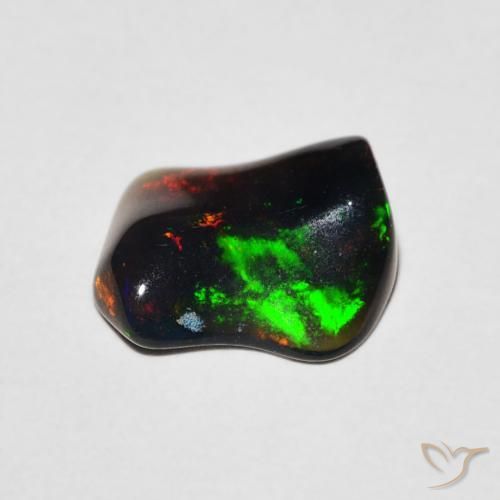 0.78克拉天然蛋白石，花式切割，半透明