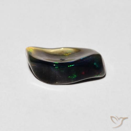 0.74克拉天然蛋白石，花式切割，半透明