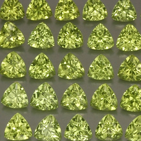 天然绿色橄榄石，三角形，4.1×4.1毫米，VVS-VS