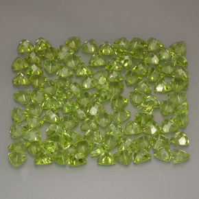 天然绿色橄榄石，三角形，4.1×4.1毫米，VVS-VS