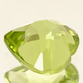 0.50克拉天然绿色橄榄石，心形，5.1×5.1毫米，VVS-VS