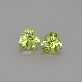 天然绿色橄榄石，心形，5×5毫米，VS