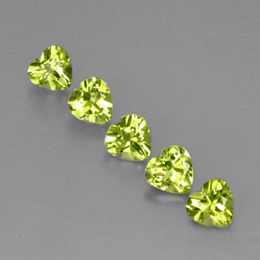 天然绿色橄榄石，心形，5.1×4.9毫米，VS