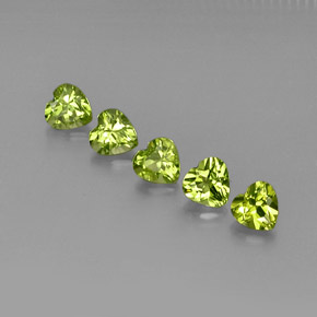 天然绿色橄榄石，心形，5.1×5.1毫米，VS