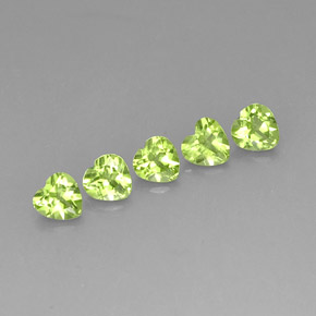 天然绿色橄榄石，心形，5×4.9毫米，VS