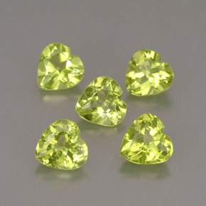 天然绿色橄榄石，心形，5.1×5.1毫米，VS