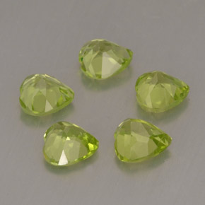 天然绿色橄榄石，心形，5.1×5.1毫米，VS