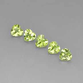 天然绿色橄榄石，心形，5.1×5.1毫米，VS