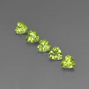 天然绿色橄榄石，心形，5.1×4.9毫米，VS