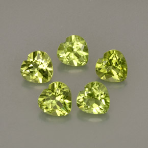 天然绿色橄榄石，心形，4.9×4.9毫米，VS