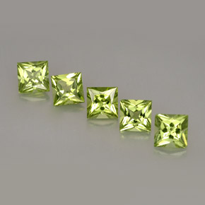 天然绿色橄榄石，方形，5×4.9毫米，VS