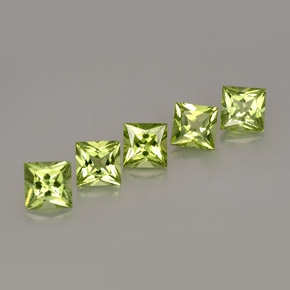 天然绿色橄榄石，方形，5×4.9毫米，VS