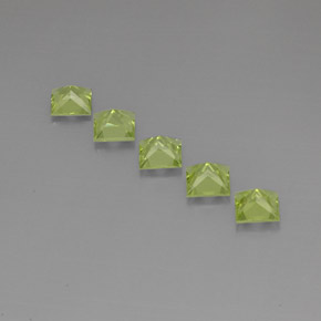 天然绿色橄榄石，方形，5.1×5毫米，VVS-VS