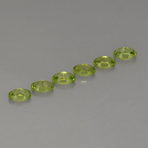 天然绿色橄榄石，椭圆形切割，6.2×4.2毫米，VVS-VS