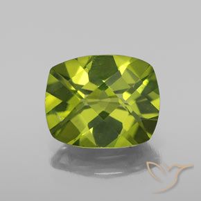 2.65ct 天然 充满活力的绿色 橄榄石, 软垫, VS-SI