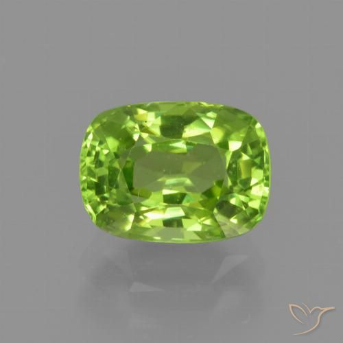 2.06ct 天然 充满活力的绿色 橄榄石, 软垫, VS
