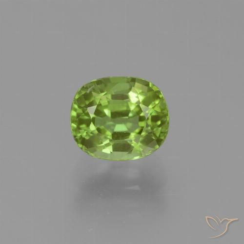 2.24ct 天然 充满活力的绿色 橄榄石, 软垫, VS-SI