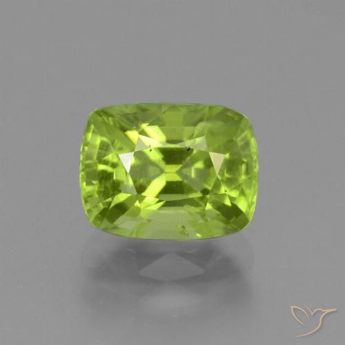 2.52ct 天然 充满活力的绿色 橄榄石, 软垫, VS