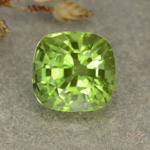 2.40ct 天然 中绿色 橄榄石, 软垫, VVS-VS