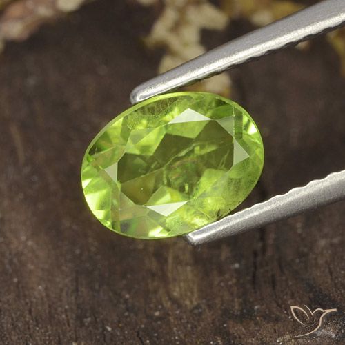 1.38ct 天然 中绿色 橄榄石, 椭圆形, VS