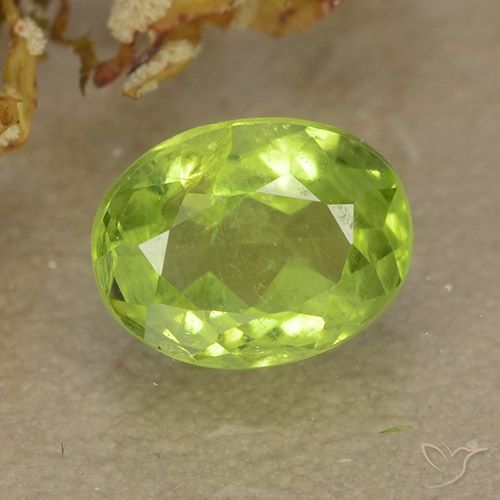 1.15ct 天然 浅活泼的绿色 橄榄石, 椭圆形, VS