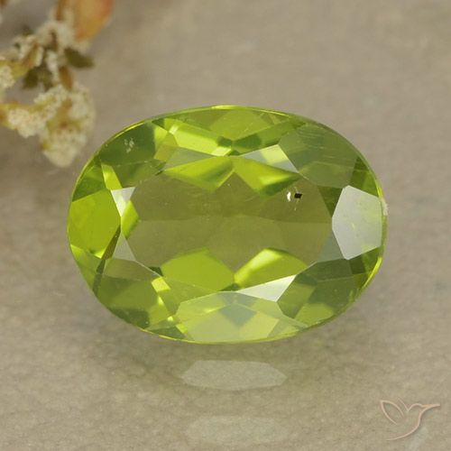 1.37ct 天然 中绿色 橄榄石, 椭圆形, VS