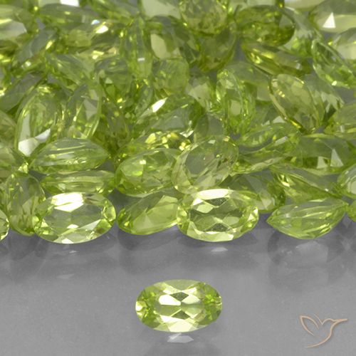 0.24ct 天然 中绿色 橄榄石, 椭圆形, VVS-VS