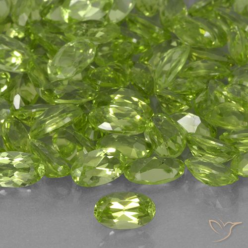 0.24ct 天然 充满活力的绿色 橄榄石, 椭圆形, VVS-VS