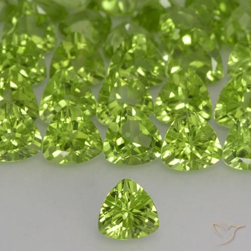0.50ct 天然 充满活力的绿色 橄榄石, 胖三角形, VVS-VS