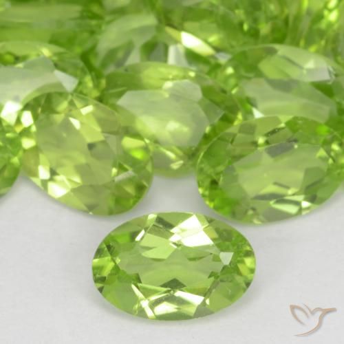 0.49ct 天然 浅活泼的绿色 橄榄石, 椭圆形, VS