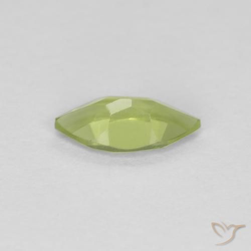 0.35克拉天然绿色橄榄石，马眼形，6.9×3.5毫米，VVS