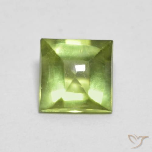 0.78ct 天然 充满活力的绿色 橄榄石, 正方形, 透明