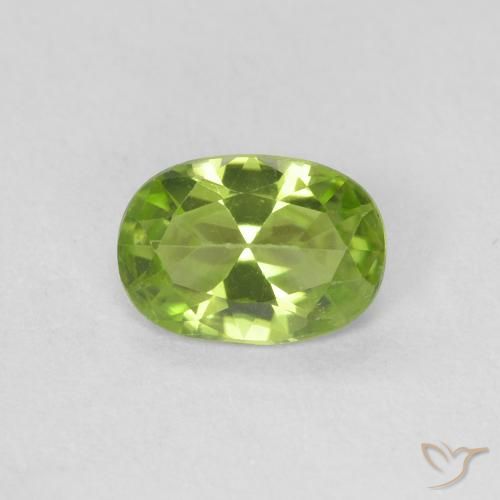 0.76ct 天然 充满活力的绿色 橄榄石, 椭圆形, VVS-VS