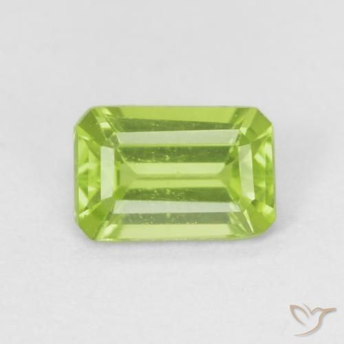 0.60ct 天然 充满活力的绿色 橄榄石, 祖母绿式切割, VVS