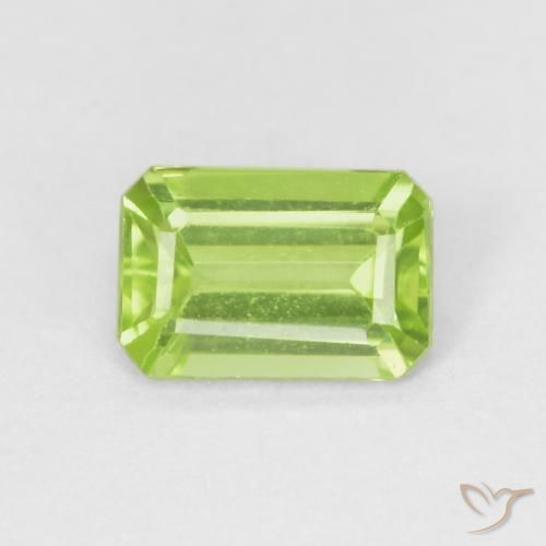 0.55ct 天然 浅活泼的绿色 橄榄石, 祖母绿式切割, VVS