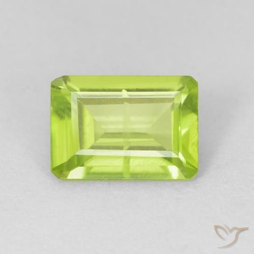 0.95ct 天然 亮绿色 橄榄石, 祖母绿式切割, VS