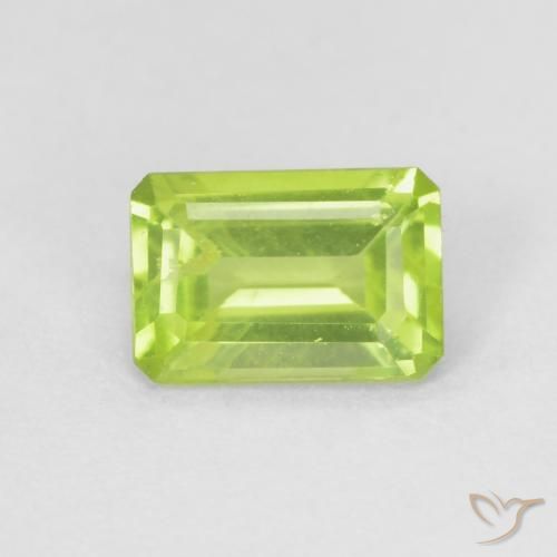 0.56ct 天然 亮绿色 橄榄石, 祖母绿式切割, VS