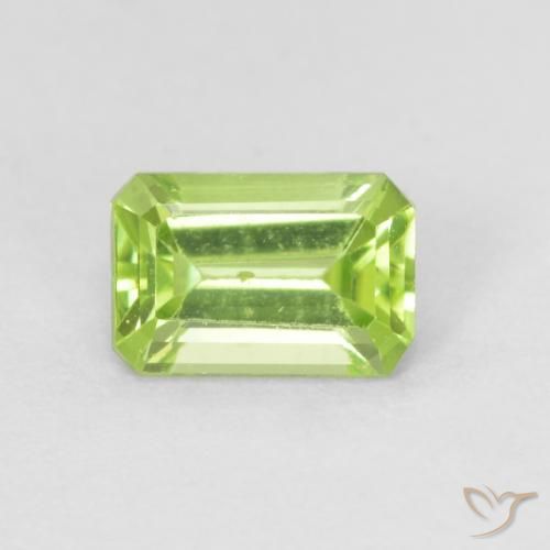 0.62ct 天然 浅活泼的绿色 橄榄石, 祖母绿式切割, VS