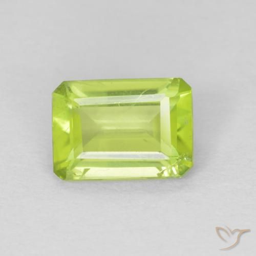 0.95ct 天然 亮绿色 橄榄石, 祖母绿式切割, VS