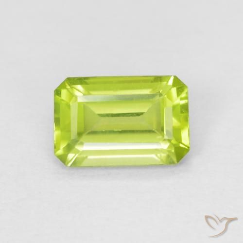 0.58ct 天然 亮绿色 橄榄石, 祖母绿式切割, VS