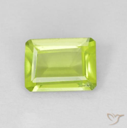 0.93ct 天然 亮绿色 橄榄石, 祖母绿式切割, VS