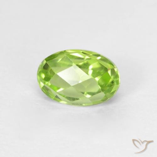 0.77ct 天然 浅活泼的绿色 橄榄石, 椭圆形, VVS-VS