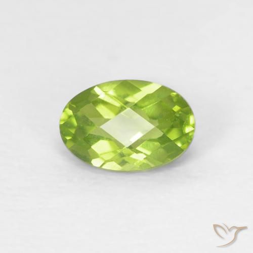 0.62ct 天然 浅活泼的绿色 橄榄石, 椭圆形, VVS-VS
