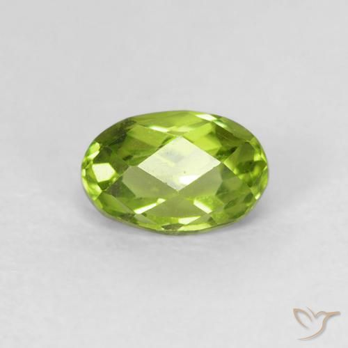 0.70ct 天然 充满活力的绿色 橄榄石, 椭圆形, VVS-VS
