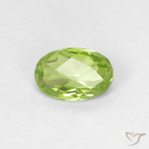 0.58ct 天然 浅活泼的绿色 橄榄石, 椭圆形, VVS-VS