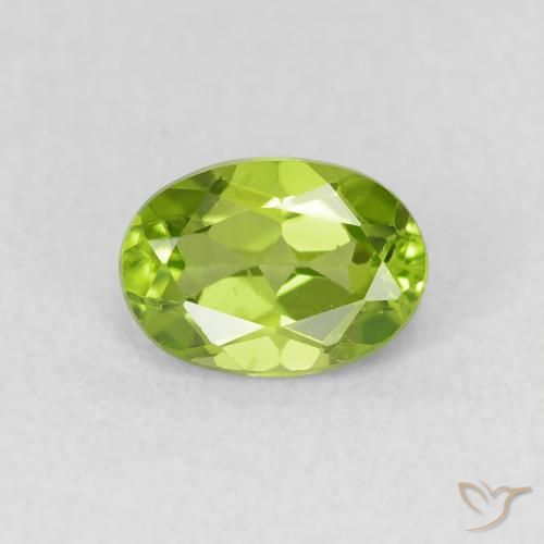 1.02ct 天然 充满活力的绿色 橄榄石, 椭圆形, VS