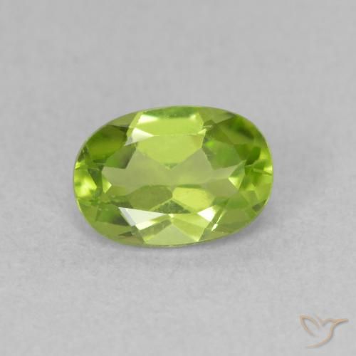 0.92ct 天然 充满活力的绿色 橄榄石, 椭圆形, VVS-VS