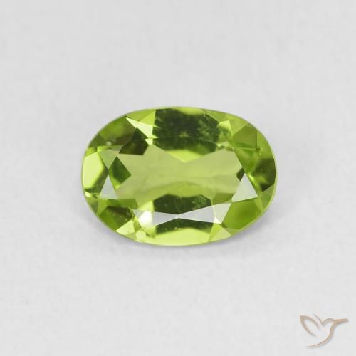 0.77ct 天然 充满活力的绿色 橄榄石, 椭圆形, VVS