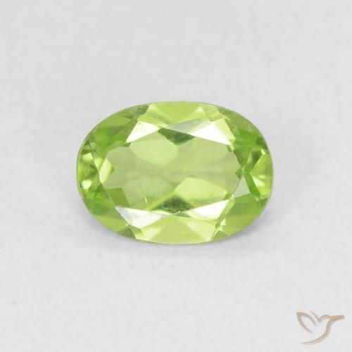 0.78ct 天然 浅活泼的绿色 橄榄石, 椭圆形, VVS