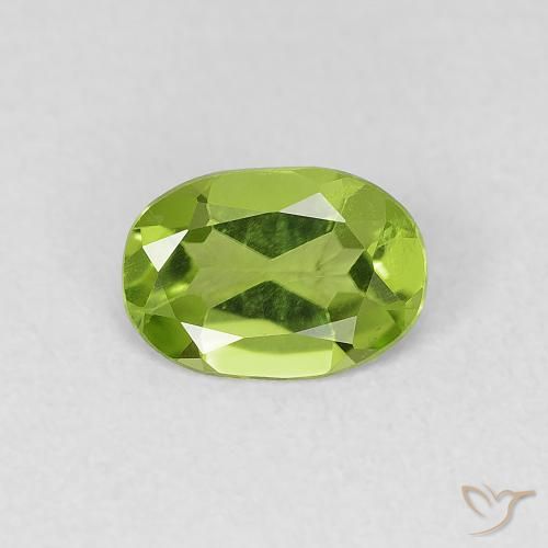 0.70ct 天然 充满活力的绿色 橄榄石, 椭圆形, VVS-VS